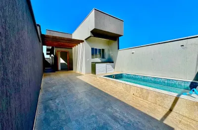 Casa na praia com 2 quartos, piscina e área gourmet em peruíbe.