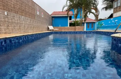 Casa na praia com 3 quartos, piscina e área gourmet em peruíbe.