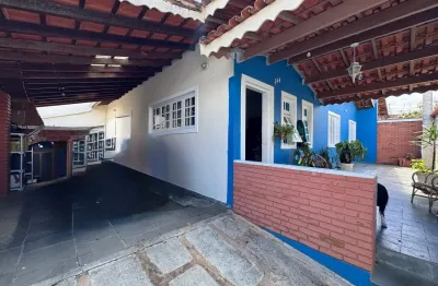 Casa na praia com 3 quartos e área gourmet em peruíbe - r$ 550.000,00.