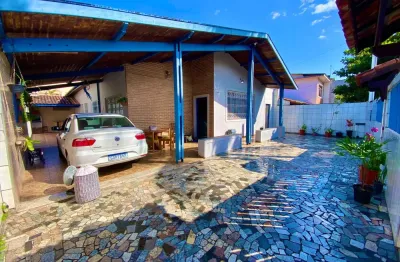 Casa à 50m do mar com 3 quartos e área gourmet em itanhaém - r$ 450.000,00.