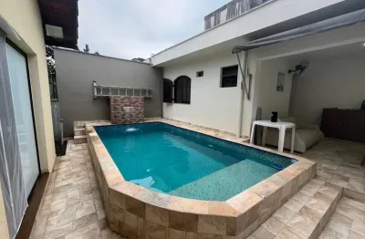 Casa com 4 quartos, piscina e área gourmet em itanhaém - r$ 650.000,00.