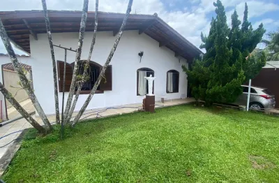 Casa com 2 quartos, área gourmet e espaço para piscina em peruíbe.