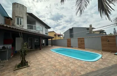 Casa à 50m do mar com 4 quartos e piscina em itanhaém - r$ 680.000,00.