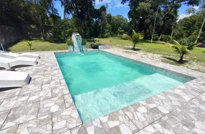 Chácara com piscina, 3 quartos e churrasqueira em itanhaém.