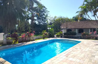 Chácara com 9 quartos, piscina, área gourmet e lago em peruíbe.