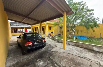 Casa na praia com 2 quartos e espaço para piscina em itanhaém.
