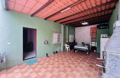 Casa com 2 quartos e área gourmet em Itanhaém - R$ 240.000,00.
