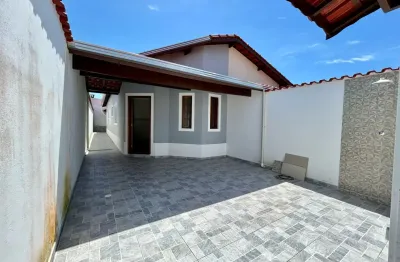 Casa com 2 quartos e área gourmet em itanhaém - r$ 330.000,00.