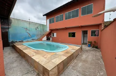 Casa na praia com 6 quartos e piscina em Peruíbe - R$ 650.000,00.