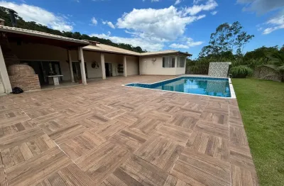 Chácara com piscina, 4 quartos e área gourmet em Itariri - R$ 950.000,00.