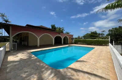 Chácara com 5 quartos, piscina, área gourmet e lago em Itanhaém.