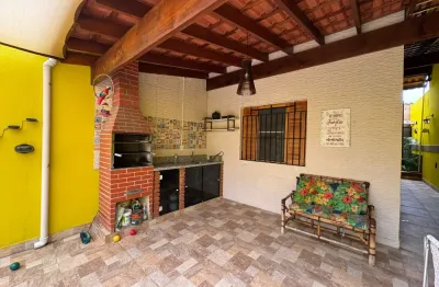 Casa com 2 quartos e área gourmet em Itanhaém - R$ 430.000,00.
