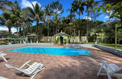 Chácara com piscina e 7 quartos em Peruíbe - R$ 1.800.000,00.