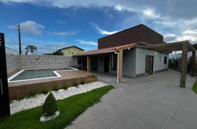 Casa na praia com 3 quartos e piscina em Itanhaém - R$ 749.900,00.