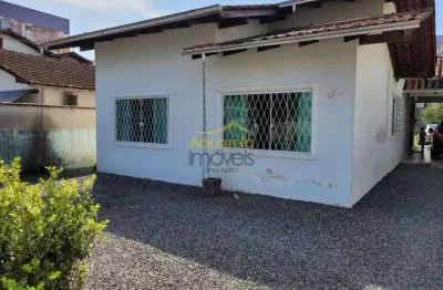 Casa à venda na Rua Pavão, 400, Costa e Silva, Joinville