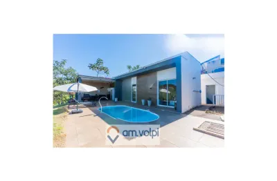 Linda casa de campo com piscina - 1000m2 de terrenoem igaratá