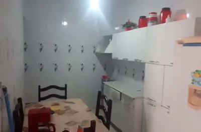 Casa com 2 quartos e garagem para 3 carros, bairro parque bitaru, em são vicente