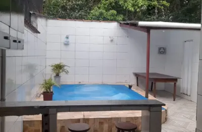 Casa com 3 quartos (1 suíte) e área de lazer, bairro centro, em bertioga/sp