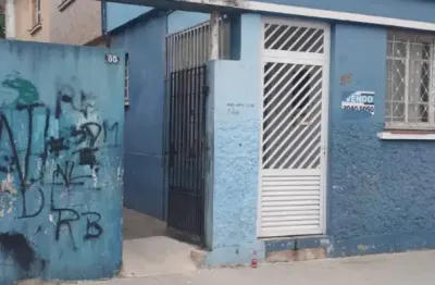 Casa sobrado, de 64m², com 2 quartos e 2 banheiros, bairro estuário, em santos/sp