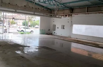 Galpão de 300m² com mezanino de 50m² e amplo estacionamento, bairro boqueirão, em santos/sp