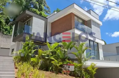 Imperdível sobrado em condomínio de luxo em arujá-sp,  3 suítes, 2 salas, 5 banheiros, 2 vagas, 295m²! venha conferir agora!