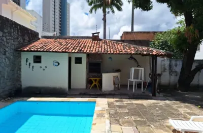 Vendo casa no bairro de casa forte  com 184m², 3 quartos sendo 1 suíte por r$ 1.200.000,00