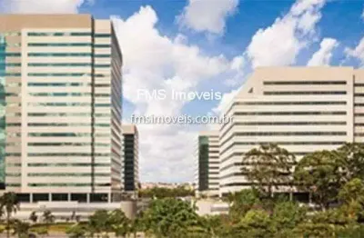 Conjunto comercial com 654m² na av. das nações unidas.