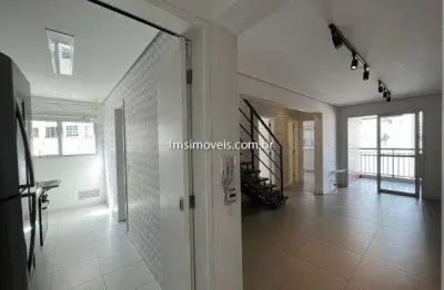 Duplex para venda possui 114 metros quadrados com 3 quartos e depósito na garagem