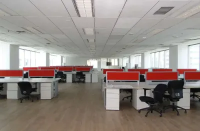 Sala comercial com 4 salas para alugar na Avenida Doutor Chucri Zaidan, 80, Vila Cordeiro, São Paulo