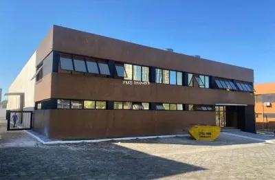 Aluguel de galpão comercial em barueri-sp, alphaville centro industrial: 1 sala, 2 banheiros, 6 vagas, 2.600 m² de área.