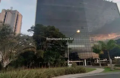 Alugue agora: Prédio comercial completo na Chácara Santo Antônio, São Paulo-SP! 10 salas, 30 banheiros, 352 vagas, 14.637m².
