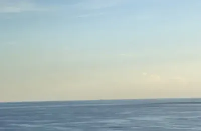 Mobiliado ,Lindo tudo novinho predio frente ao mar so entrar vista lateral