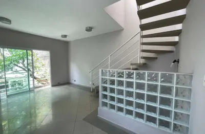 Casa comercial para alugar na Avenida Pavão, 956, Moema, São Paulo
