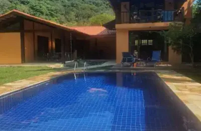 Casa no condomínio jeriva para venda com 4 quartos, sendo 4 suítes, 200m²