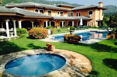 Casa em condomínio para venda com 7 quartos, sendo 6 suítes, 1,000m²