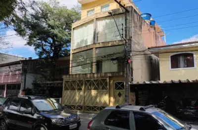 Sobrado comercial - 4 salas amplas 2 banheiros - todo reformado de frente a paróquia e praça nsa de fátimade frente