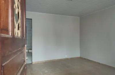 Casa Térrea com 02 Dormitórios aproximadamente 100m² - Quintal nos Fundos com Edícula fácil acesso para Metrô Tucuruvi e Parada Inglesa