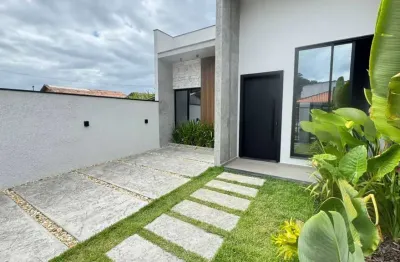 Casa na praia a 6 minutos do mar com excelente acabamento