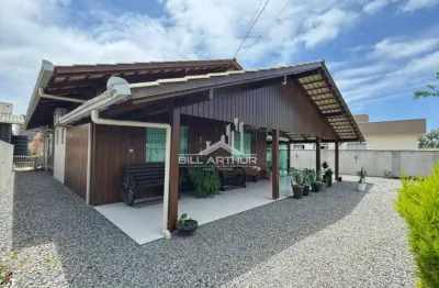 Casa na praia de balneário piçarras com piscina para locação anual