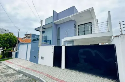 Sobrado com vista para o mar á venda com 3 quartos 1 suítes no bairro centro em penha