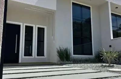 Casa na praia com piscina, conforto e um acabamento que impressiona