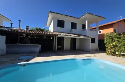 Casa com piscina privativa em condomínio perto do sartre coc!