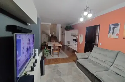 Casa de 3 dormitórios, 2 wcs, 2 vagas de garagem no centro de mogi das cruzes