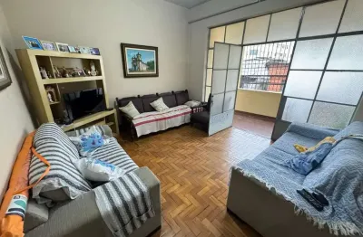 Casa 2 pavimentos 4 moradias, 1 vaga, ótima localização