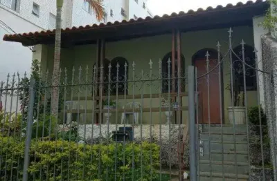 Localização privilegiada, casa com 3 quartos e 5 vagas