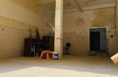 Loja com 4 espaços definidos, ótima localização, funcionava uma padaria