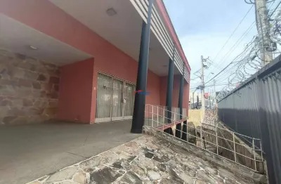 Casa ampla para montar sua empresa, cômodos amplos, 10 vagas de garagem