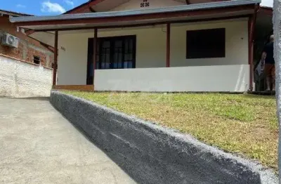 Casa com 3 quartos para alugar na Rua Elisa Sophia Kohler Salfer, 361, João Costa, Joinville