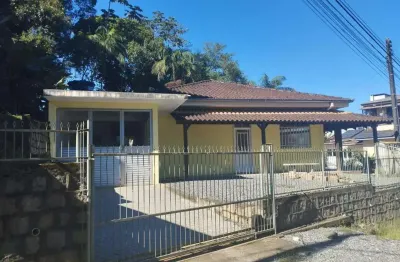 Casa com 4 quartos para alugar na Rua Israel, 537, João Costa, Joinville