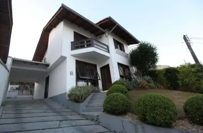 Sobrado no saguaçú com 4 quartos para venda, 211 m²
